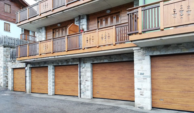 porta sezionale modello Genziana