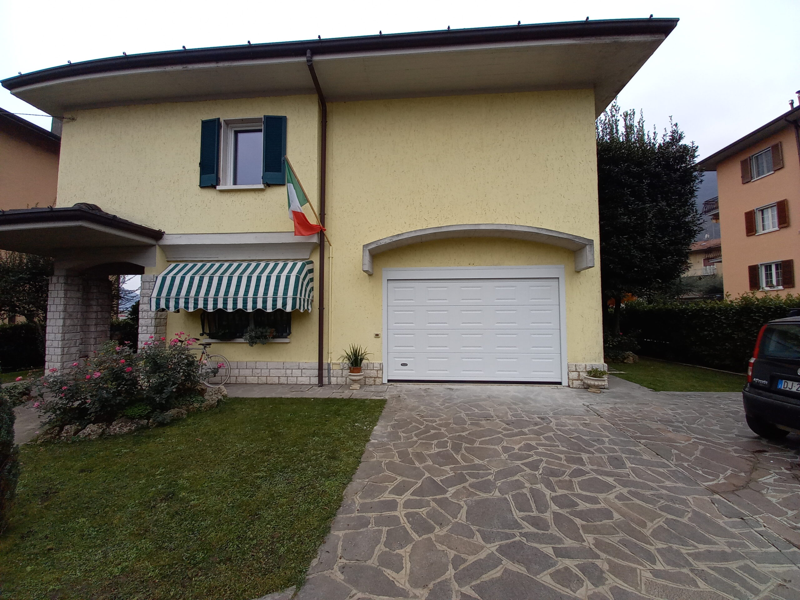 Porta sezionale modello Calla